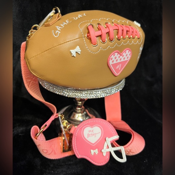 🏈🩷 Betsey Johnson Kitsch Crossbody
Football XOTOSS🏈🩷NWT - Picture 6 of 11